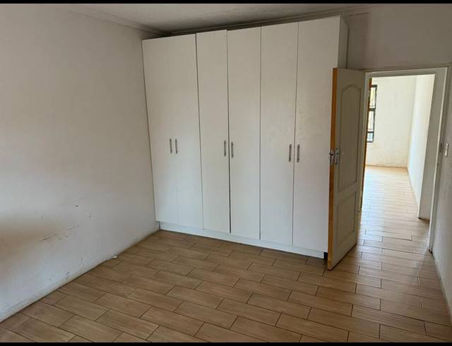 6 BEDROOM HOUSE FOR SALE IN SOSHANGUVE JJ